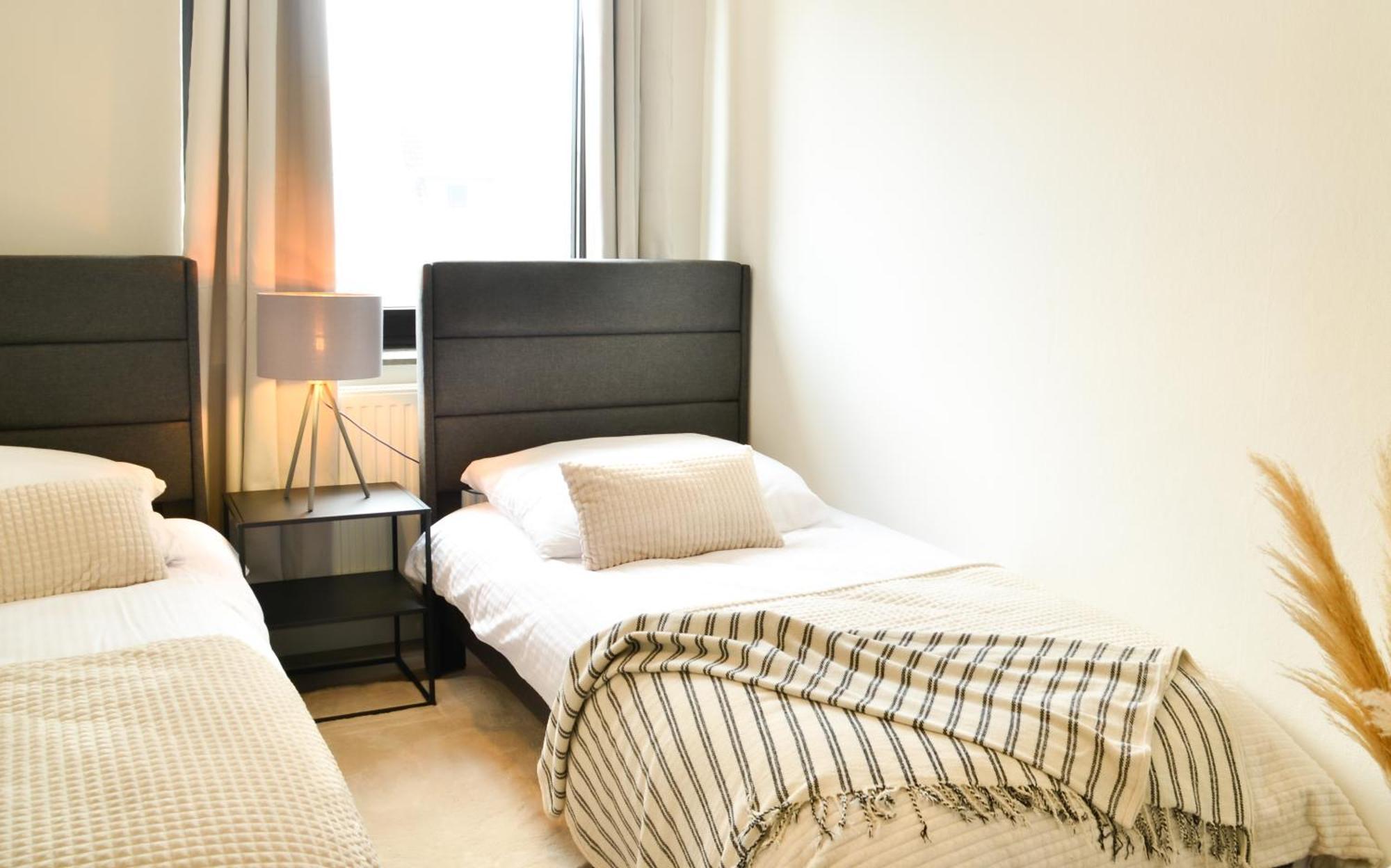 Milpau Bottrop 2 - Modernes Und Zentrales Premium-Apartment Fuer 4 Personen Mit Queensize-Bett Und Einzelbetten - Netflix, Nespresso Und Smart-Tv Extérieur photo