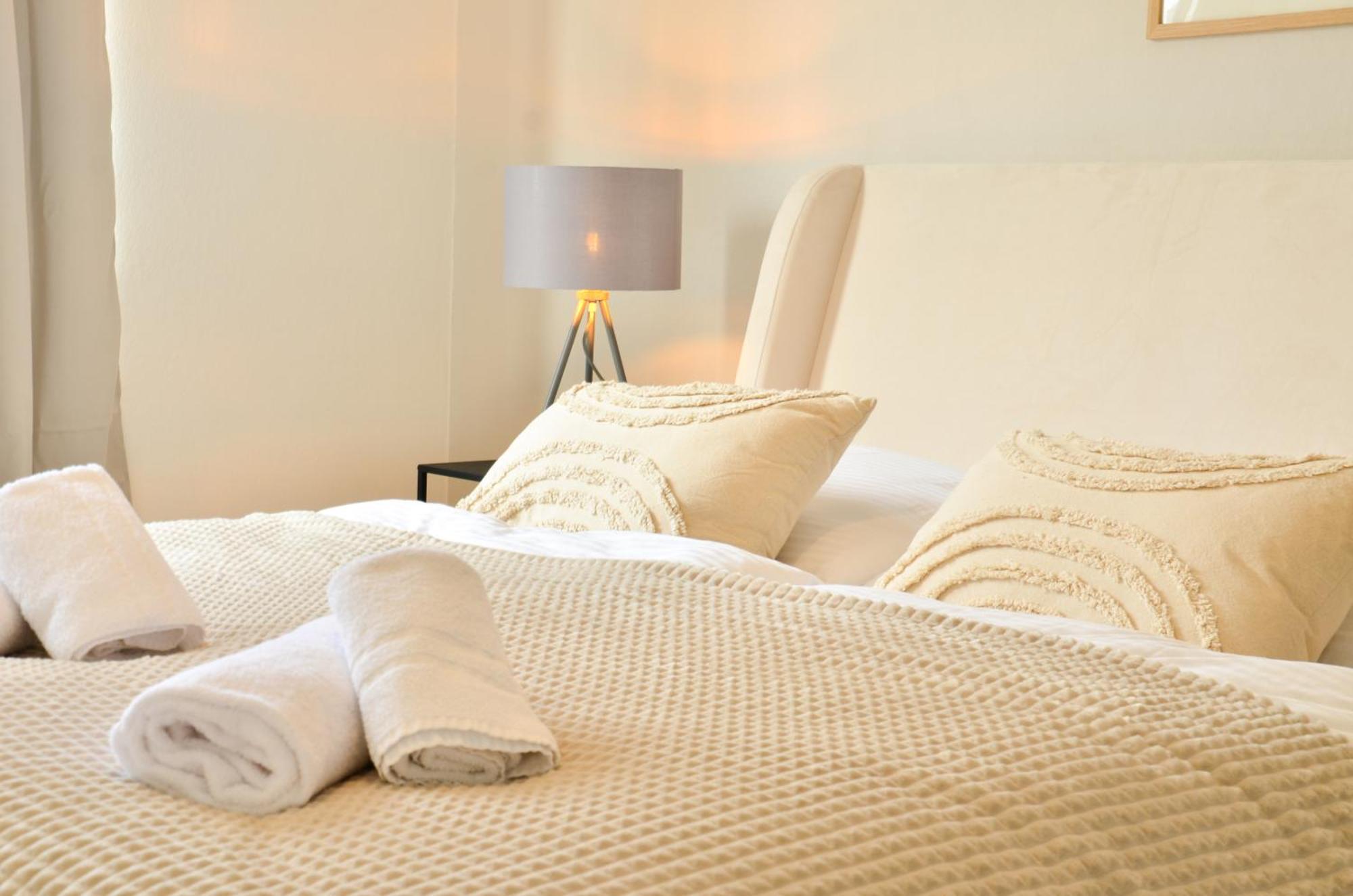 Milpau Bottrop 2 - Modernes Und Zentrales Premium-Apartment Fuer 4 Personen Mit Queensize-Bett Und Einzelbetten - Netflix, Nespresso Und Smart-Tv Extérieur photo